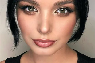 Makijaż indywidualny – wieczorowy lub okolicznościowy w Łodzi - Czasopisma - miniaturka - grafika 1