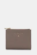 Portfele - Patrizia Pepe portfel skórzany damski kolor brązowy CQ8732 L001 - miniaturka - grafika 1