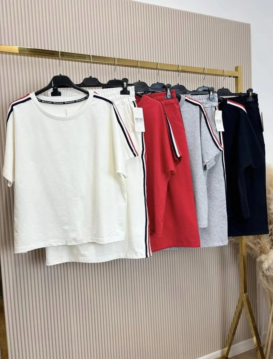 Modny komplet damski – T-shirt + spódnica