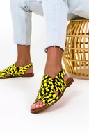 Sandały damskie - Żółte sandały płaskie lakierowane z paskami na krzyż polska skóra Casu 3012-0 - miniaturka - grafika 1