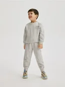 Spodenki dla niemowląt - Reserved - Bawełniane joggery z kieszeniami - jasnoszary - miniaturka - grafika 1