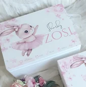 Pamiątka Chrztu Świętego - KUFEREK WSPOMNIEN KRÓLIK BALETNICA z metryczką, prezent na roczek - miniaturka - grafika 1