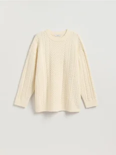 Reserved - Sweter oversize z warkoczowym splotem - kremowy - Swetry damskie - miniaturka - grafika 1