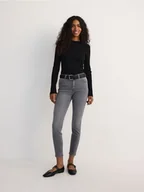 Spodnie damskie - Reserved - Jeansy slim push up - jasnoszary - miniaturka - grafika 1