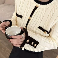 Swetry damskie - TEMU Kobiecy Elegancki Sweter z Krﾃｳtkim Rﾄ冖awem w Kolorowe Bloki, ZﾅＰte Guziki i Ozdobne Nity na Okrﾄ�gﾅＺ Dekolt na Jesieﾅ� i Zimﾄ� - miniaturka - grafika 1