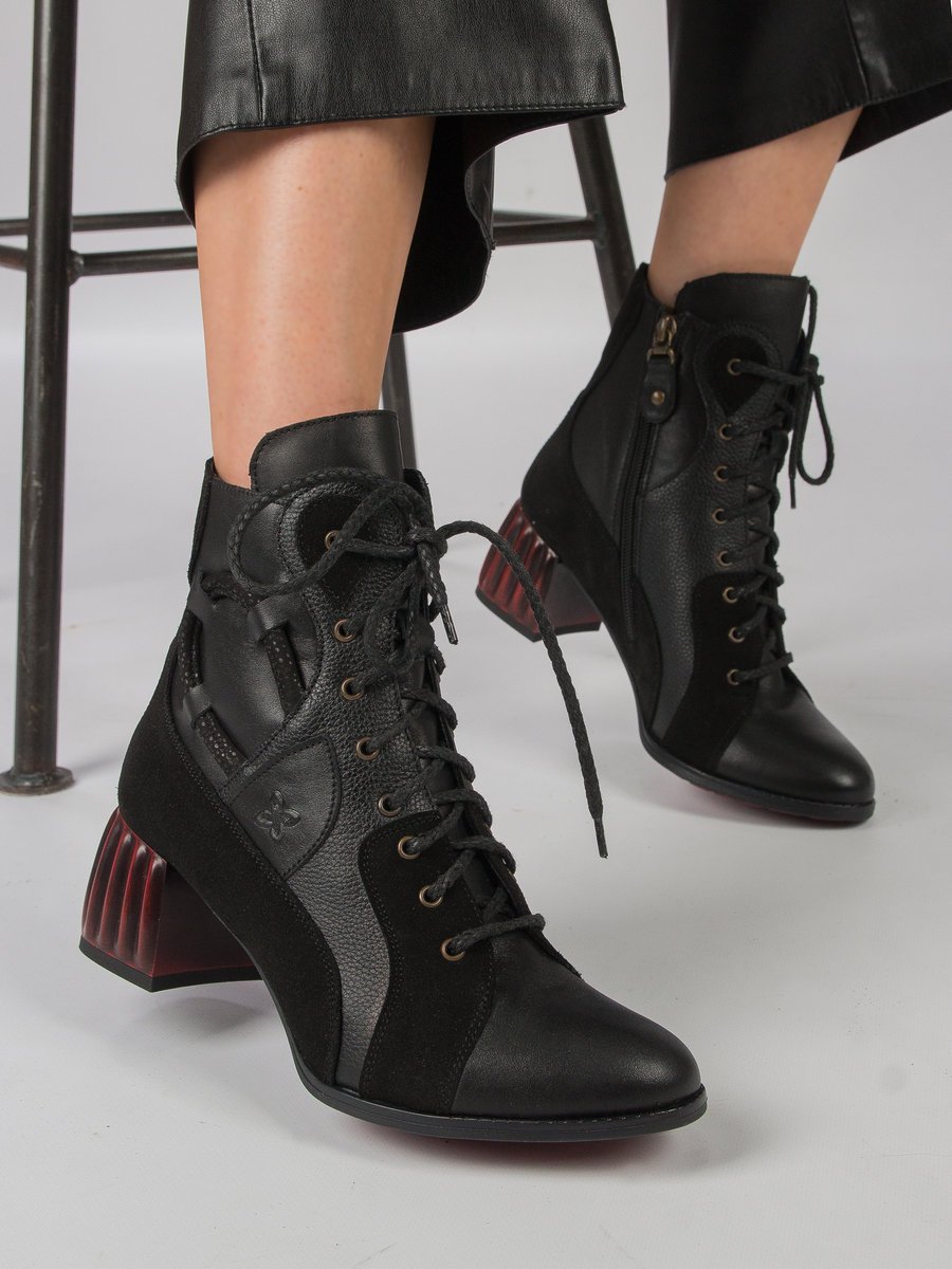 Maciejka Botki damskie skórzane na słupku czarne-36