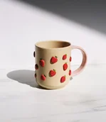 Kubki - Ceramiczny kubek w truskawki 300 ml - miniaturka - grafika 1