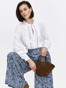 Bluzki damskie - Biała bluzka na stójce z wiązaniem - miniaturka - grafika 1