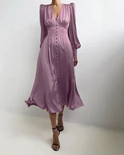 Długa satynowa sukienka z bufiastymi rękawami - Fioletowy - Sukienki - miniaturka - grafika 1
