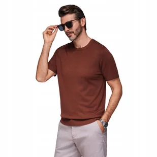 Męska dzianinowa koszulka męska ze ściągaczami brązowa V4 OM-TSCT-0252 L - Koszulki męskie Męska dzianinowa koszulka męska ze ściągaczami brązowa V4 OM-TSCT-0252 L - Koszulki męskie - miniaturka - grafika 1