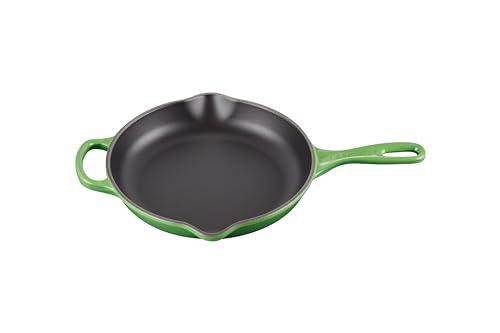 Le Creuset Signature 20182234080422 żeliwna patelnia do smażenia i serwowania, okrągła, Ø 23 cm, nadaje się do wszystkich rodzajów kuchenek łącznie z indukcyjnymi, 1,93 kg, Bamboo