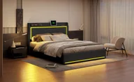 Łóżka - Łóżko tapicerowane Fortuna Lai 160x200cm z LED i USB, łóżko na sprężynach hydraulicznych ze stelażem listwowym, schowkiem i metalową ramą, łóżko podwójne z imitacji skóry, czarne - miniaturka - grafika 1