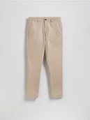 Spodnie męskie - Reserved - Bawełniane spodnie chino slim - beżowy - miniaturka - grafika 1