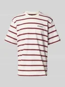 Koszulki męskie - T-shirt ze wzorem w paski i okrągłym dekoltem - miniaturka - grafika 1