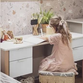 Szafy i szafki dla dzieci - Biurko białe z ryflowanymi frontami Miloo - miniaturka - grafika 1