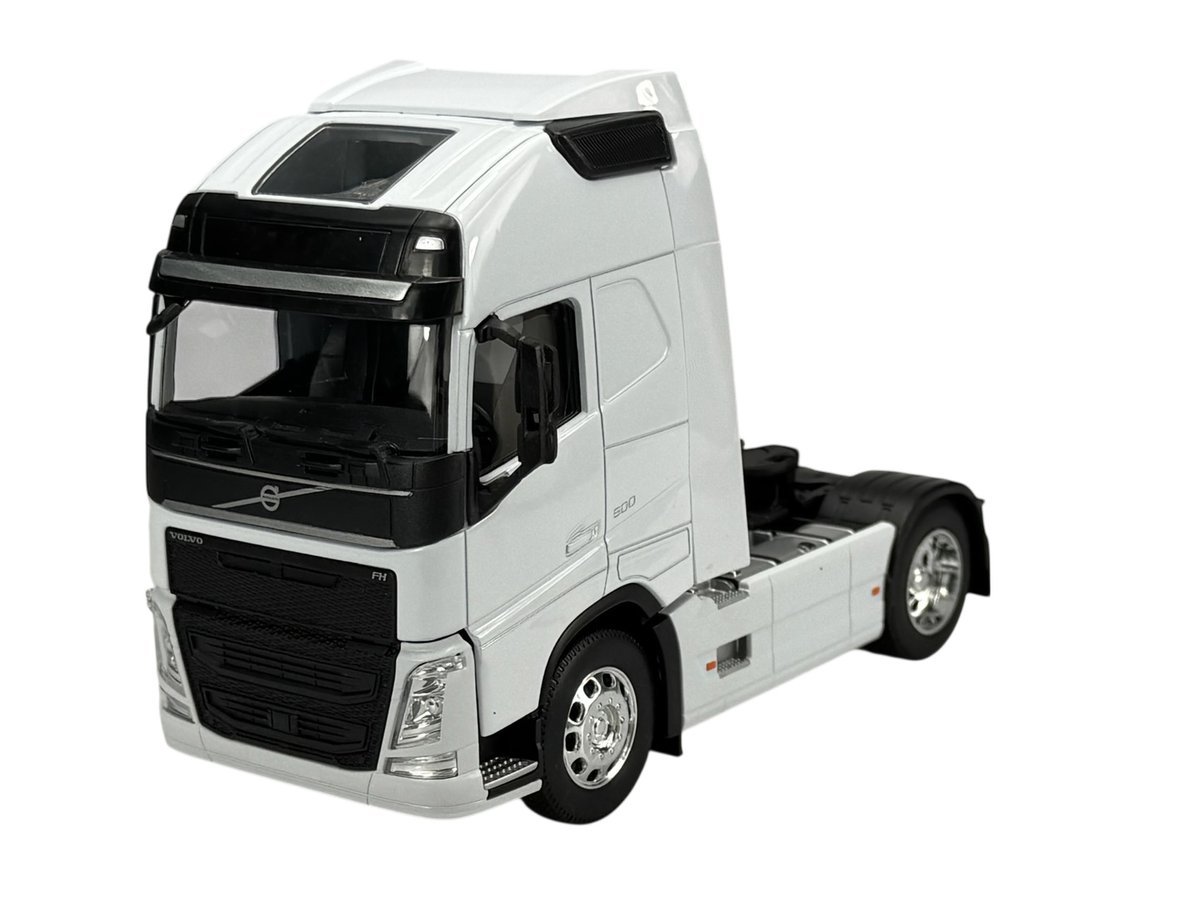 WELLY VOLVO FH BIAŁY 1:32 32690