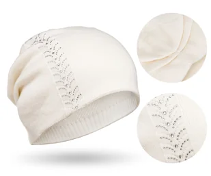 Biała czapka damska slouchy zimowa lekka beanie wzór z kryształków PETERSON - Czapki damskie - miniaturka - grafika 1