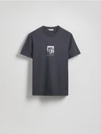 Koszulki męskie - Reserved - T-shirt regular z nadrukiem - ciemnoszary - miniaturka - grafika 1