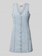 Sukienki - Sukienka jeansowa z listwą guzikową na całej długości model ‘THORA’ - miniaturka - grafika 1