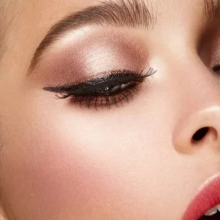 KIKO Milano Smart Colour Blush 04 Bright Pink 6g - Róże do policzków - miniaturka - grafika 3