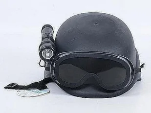 Hełm policyjny z latarką - Zabawki militarne - miniaturka - grafika 1