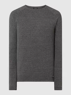 Swetry męskie - Sweter z dzianiny z naszywką z logo model ‘HILL’ - grafika 1