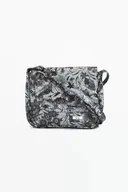 Torebki damskie - Czarna skórzana listonoszka w kwiaty - miniaturka - grafika 1