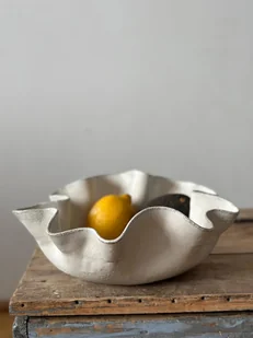 Duża ręcznie lepiona misa ceramiczna z Kolekcji Organique - Miski i półmiski - miniaturka - grafika 1