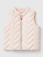 Bluzy i sweterki niemowlęce - Benetton Kamizelka pikowana w kolorze jasnoróżowym - miniaturka - grafika 1