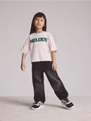 Spodnie i spodenki dla dziewczynek - Reserved - Jeansy skater z brelokiem - czarny - miniaturka - grafika 1