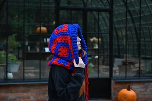 Balaclava ręcznie szydełkowana - Czapki damskie - miniaturka - grafika 1