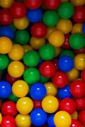 Zabawki do kąpieli - Zestaw 200 piłeczek do suchego basenu, mix kolorów, niebieski - żółty - czerwony - zielony - miniaturka - grafika 1