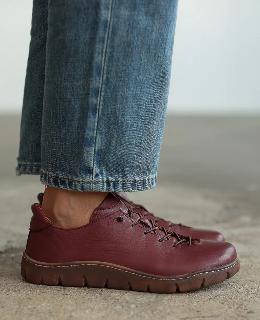 Skórzane bordowe półbuty damskie Carmira z noskiem barefoot 42