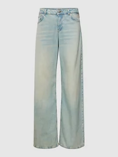Spodnie damskie - Jeansy z efektem znoszenia - grafika 1