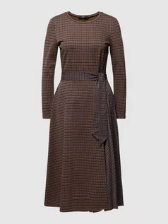 Sukienki - Sukienka midi ze wzorem w kratkę model ‘CURVATO’ - grafika 1