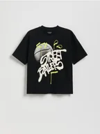 Koszulki dla chłopców - Reserved - Bawełniany t-shirt z nadrukiem - czarny - miniaturka - grafika 1