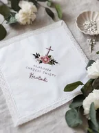 Pamiątka Chrztu Świętego - Szatka na Chrzest Święty z imieniem dziecka - haft ręczny kwiatowy wzór - miniaturka - grafika 1