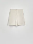 Spodenki męskie - Reserved - Strukturalne szorty regular - beżowy - miniaturka - grafika 1