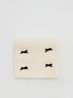 Apaszki i szaliki damskie - Reserved - Dzianinowy komin w kokardki - złamana biel - miniaturka - grafika 1