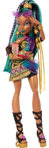 Monster High Nefera de Nile Lalka podstawowa, królewska mumia w sukience + skarabeusz Lavish i 7 akcesoriów, w tym torebka, „laptop”, okulary przeciwsłoneczne, zabawka dla dzieci 4+, JDR48
