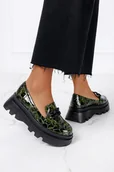 Mokasyny damskie - Zielone mokasyny lakierowane na platformie krokodyli wzór czarny łańcuch POLSKA SKÓRA Casu 08835-39 - miniaturka - grafika 1