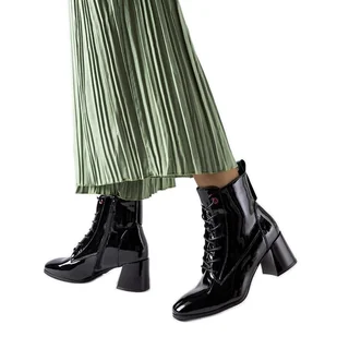 Czarne lakierowane botki na słupku Vinceza - Botki damskie - miniaturka - grafika 1