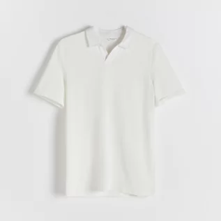 Koszulki męskie - Reserved Koszulka polo regular ze strukturalnej dzianiny - Kremowy - grafika 1