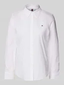 Koszule damskie - Bluzka koszulowa o kroju regular fit z wyhaftowanym logo - miniaturka - grafika 1