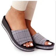 Klapki i japonki damskie - Klapki Na Koturnie Vinceza 21-17113 Szare W Kratę białe czarne - miniaturka - grafika 1