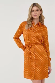 Sukienki - Guess sukienka kolor pomarańczowy mini prosta - grafika 1