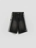 Spodnie i spodenki dla chłopców - Reserved - Jeansowe szorty - czarny - miniaturka - grafika 1