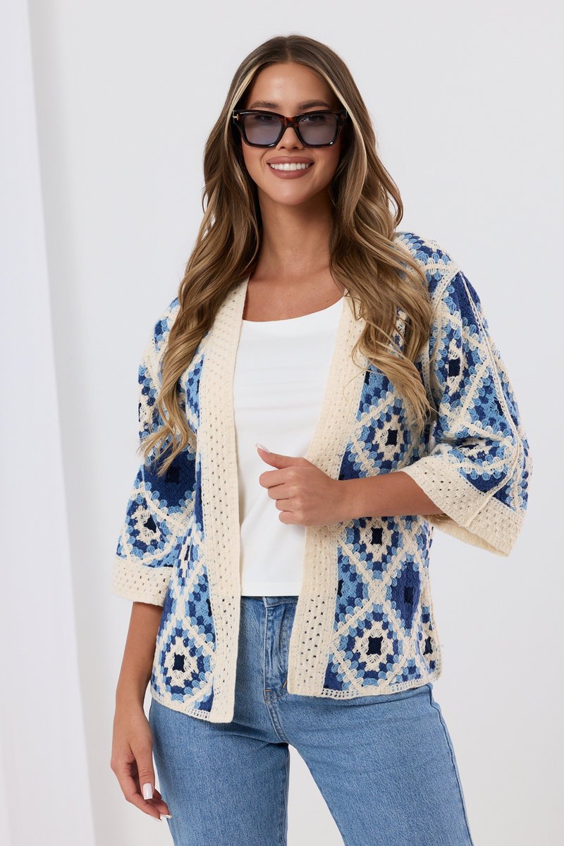 Szydełkowy kardigan z geometrycznym wzorem / KREMOWY