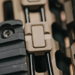 Magpul - Organizery kabli łoża przedniego Wire Control Kit - 6 sztuk - M-LOK - FDE - MAG1296 - Osprzęt do wiatrówek - miniaturka - grafika 2