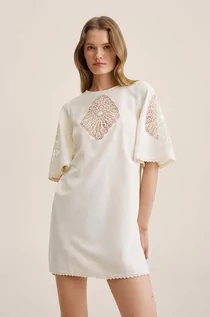 Sukienki - Mango sukienka Brada kolor biały mini prosta - grafika 1